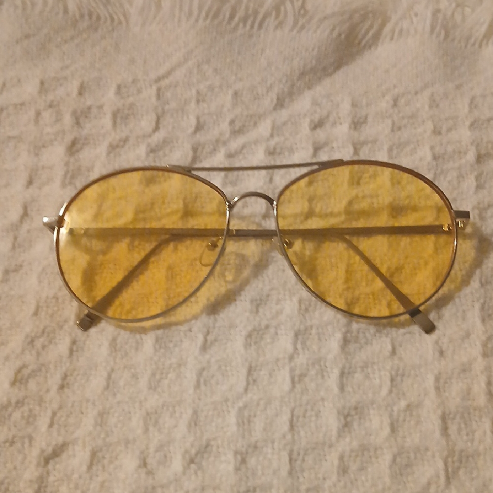 Aviator Sunglasses with Yellow Tint